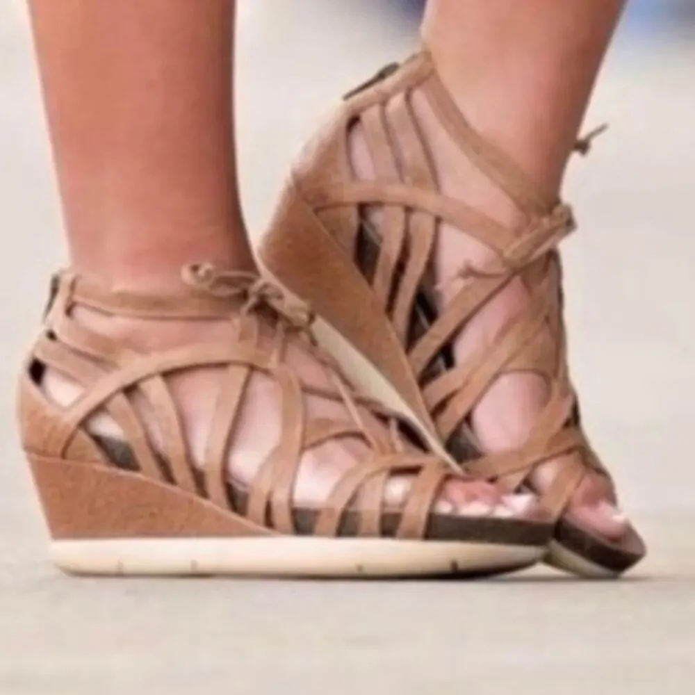 OTBT 'Nomadic'  Wedge Heel Comfort Sandal Women SZ 6 Strappy Metallic Gladiator